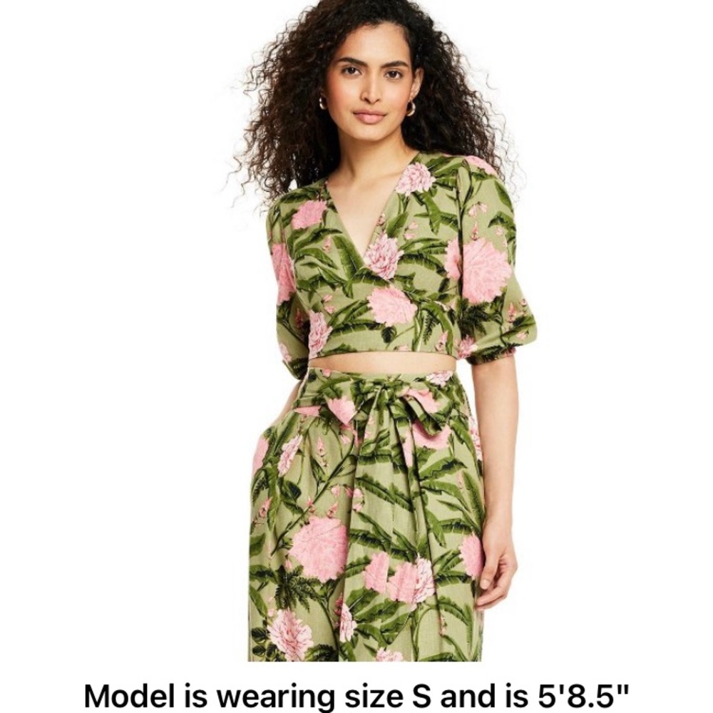 Agua Bendita x Target floral wrap top S